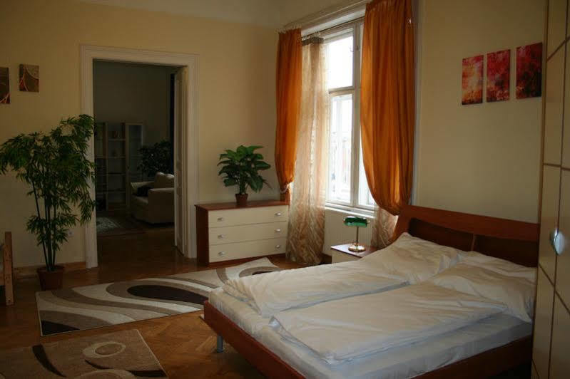 Walking Bed Budapest Downtown Hostel Exterior photo